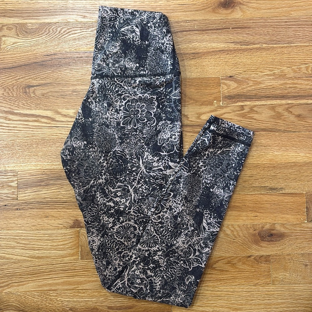 Black and Tan Patterned Leggings with Intricate Design
